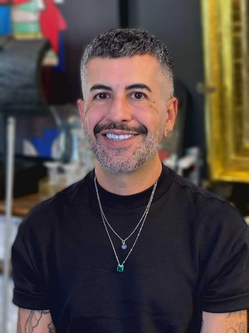 Retrato de Wagner, barbeiro(a) da Barbearia Carvão
