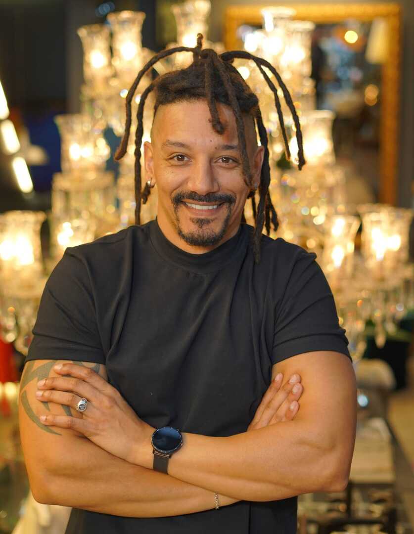 Retrato de Moreno, barbeiro(a) da Barbearia Carvão