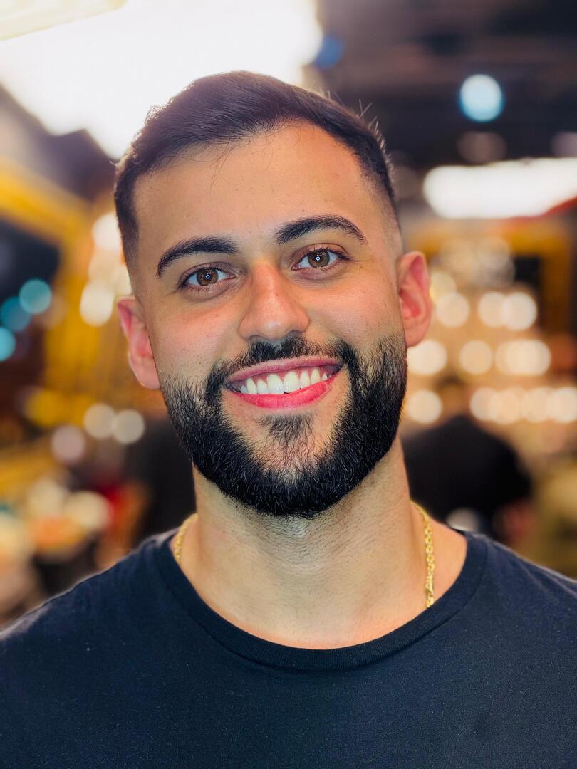 Retrato de Maia, barbeiro(a) da Barbearia Carvão